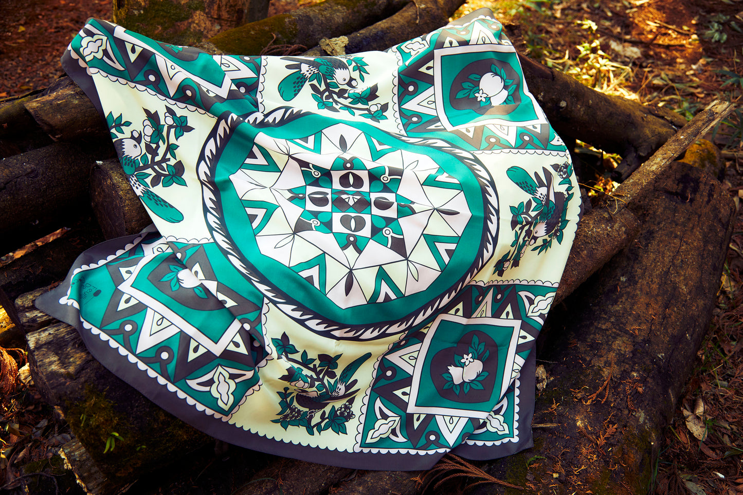 Extreme Silk Scarf Large 110 x 110 / Crystal Natue-Green